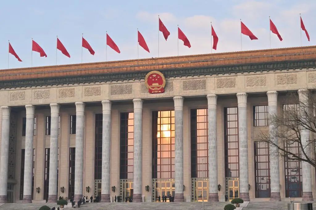 李強(qiáng)提到：新型儲(chǔ)能、“沙戈荒”、海上風(fēng)電